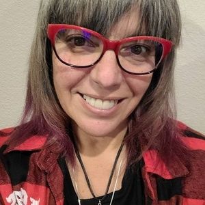 Meet your Posher, Suzanne